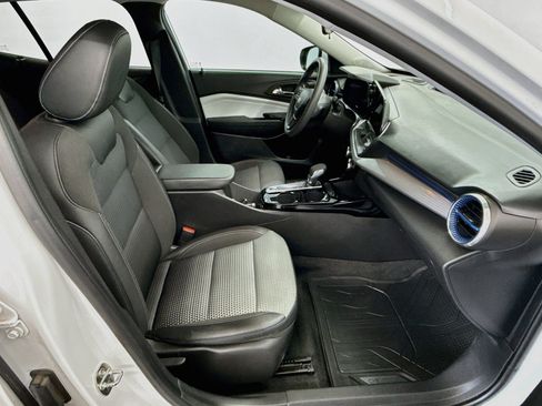 Used 2024 Chevrolet Trax LT FWD image 28