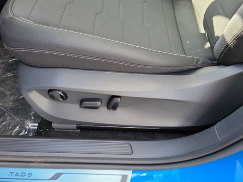 New 2026 Volkswagen Taos SE FWD image 19