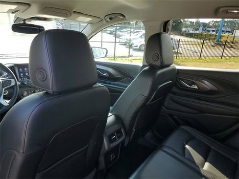 Used 2024 GMC Terrain SLT image 28