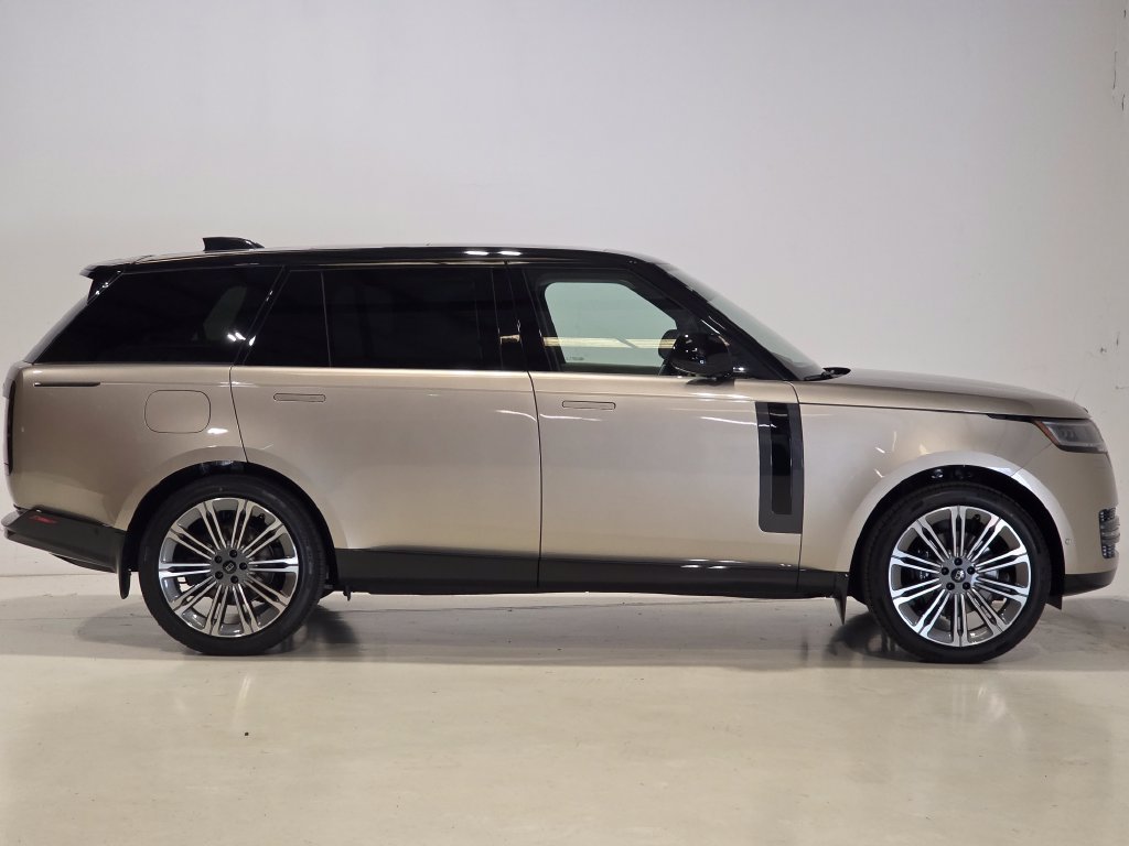 New 2027 Land Rover Range Rover Long Wheelbase SE AWD/4WD image 4