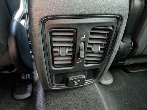 Used 2020 Jeep Grand Cherokee Altitude RWD image 18