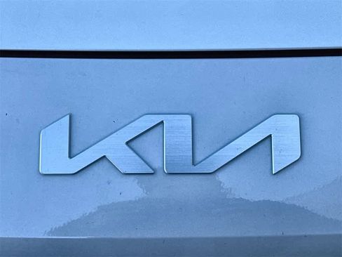 Used 2022 Kia Forte LXS image 8