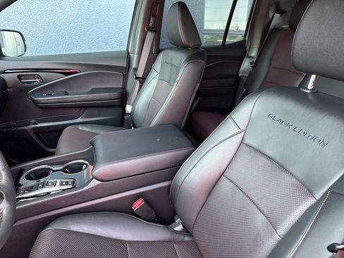 Used 2025 Honda Ridgeline Black Edition image 5