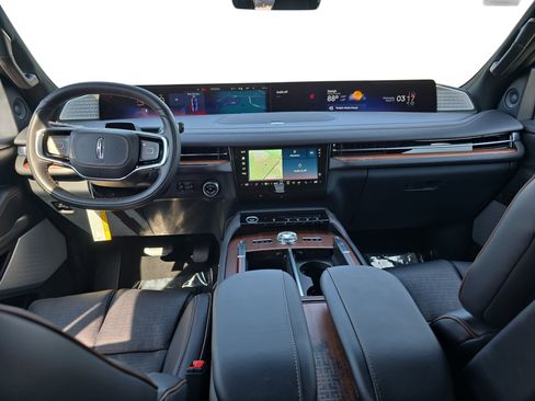 New 2026 Lincoln Navigator L Black Label AWD/4WD image 9