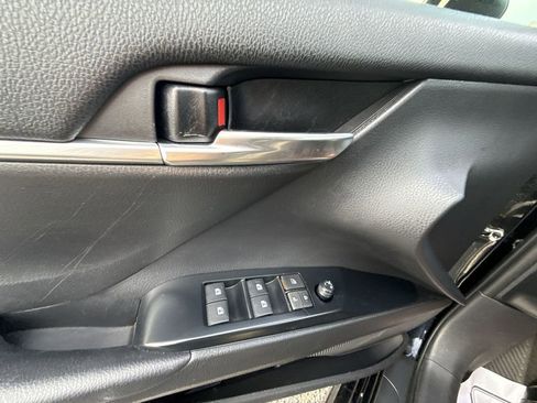 Used 2020 Toyota Camry SE image 30