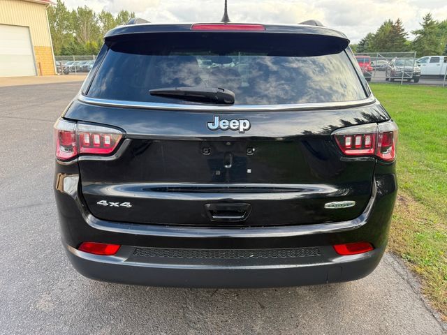 Used 2018 Jeep Compass Latitude w/ Popular Equipment Group AWD/4WD image 2