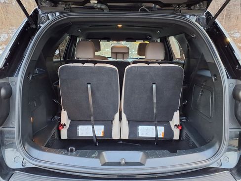 Used 2019 Ford Explorer XLT image 12