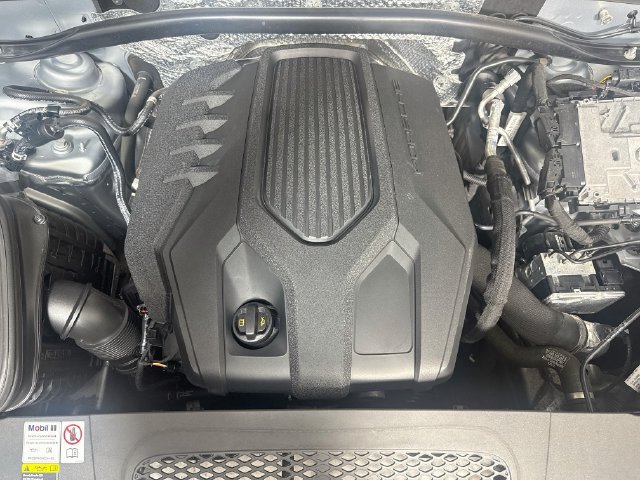Used 2023 Porsche Macan w/ Premium Package Plus AWD/4WD image 38