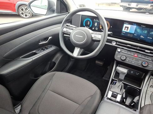 Certified 2025 Hyundai Tucson SE image 15