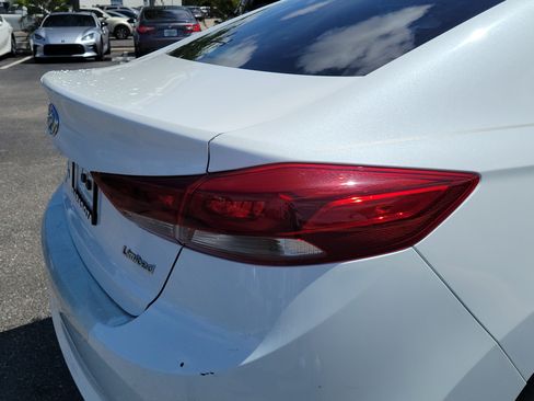 Used 2017 Hyundai Elantra Limited w/ Limited Tech Package 04 FWD image 11