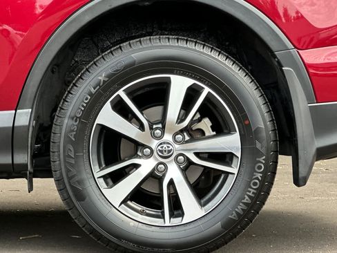 Used 2018 Toyota RAV4 XLE AWD/4WD image 26