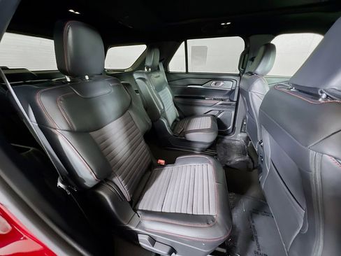 New 2026 Ford Explorer ST-Line w/ ST-Line Street Pack image 16