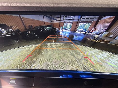 Used 2023 Buick Envision Essence image 30