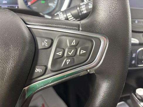 Used 2018 Chevrolet Equinox LT FWD image 32
