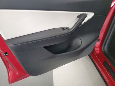 Used 2021 Tesla Model Y Long Range AWD/4WD image 9