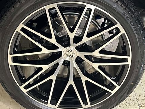 New 2026 Porsche Macan image 13