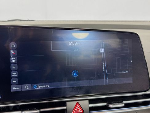 Used 2025 Hyundai Elantra SEL image 14