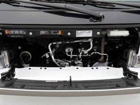 Used 2024 Chevrolet Brightdrop 400 w/ Commercial Equipment Package image 10