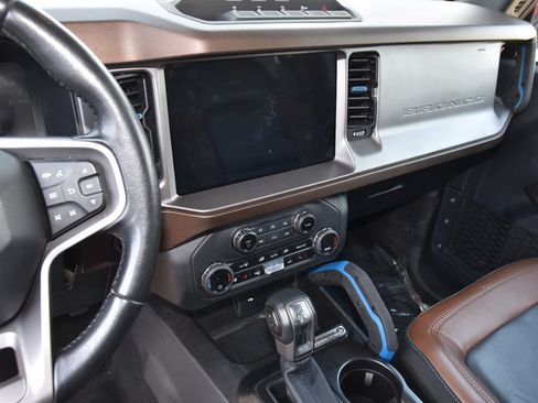 Certified 2023 Ford Bronco Outer Banks w/ Sasquatch Package AWD/4WD image 9