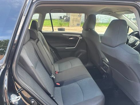 Used 2025 Toyota RAV4 XLE AWD/4WD image 31