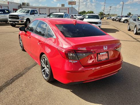 Used 2022 Honda Civic Touring image 3