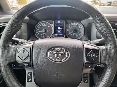 Used 2022 Toyota Tacoma TRD Off-Road AWD/4WD image 14