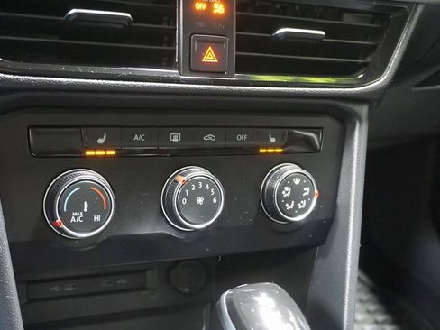 Used 2022 Volkswagen Taos SE image 18