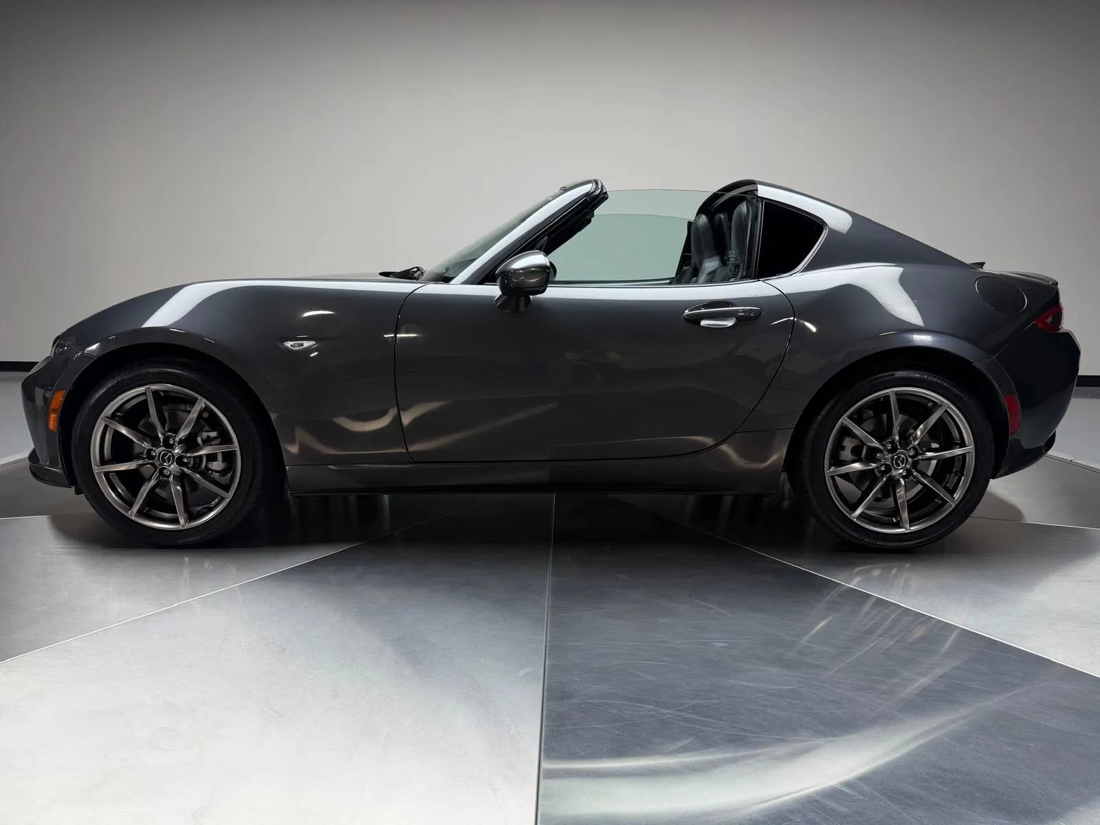 Used 2022 MAZDA MX-5 Miata RF Grand Touring RWD image 4