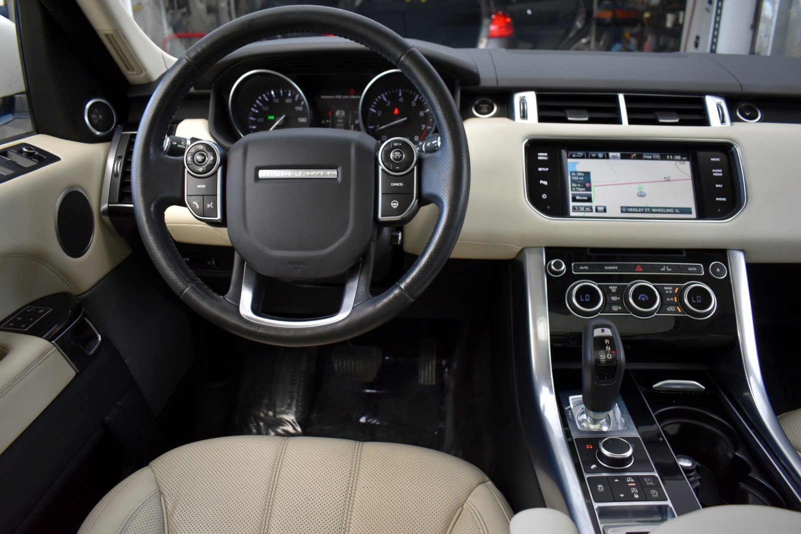 Used 2015 Land Rover Range Rover Sport HSE AWD/4WD image 10
