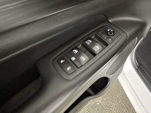 Used 2020 Jeep Grand Cherokee Altitude AWD/4WD image 10