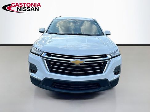 Used 2023 Chevrolet Traverse LT FWD image 2