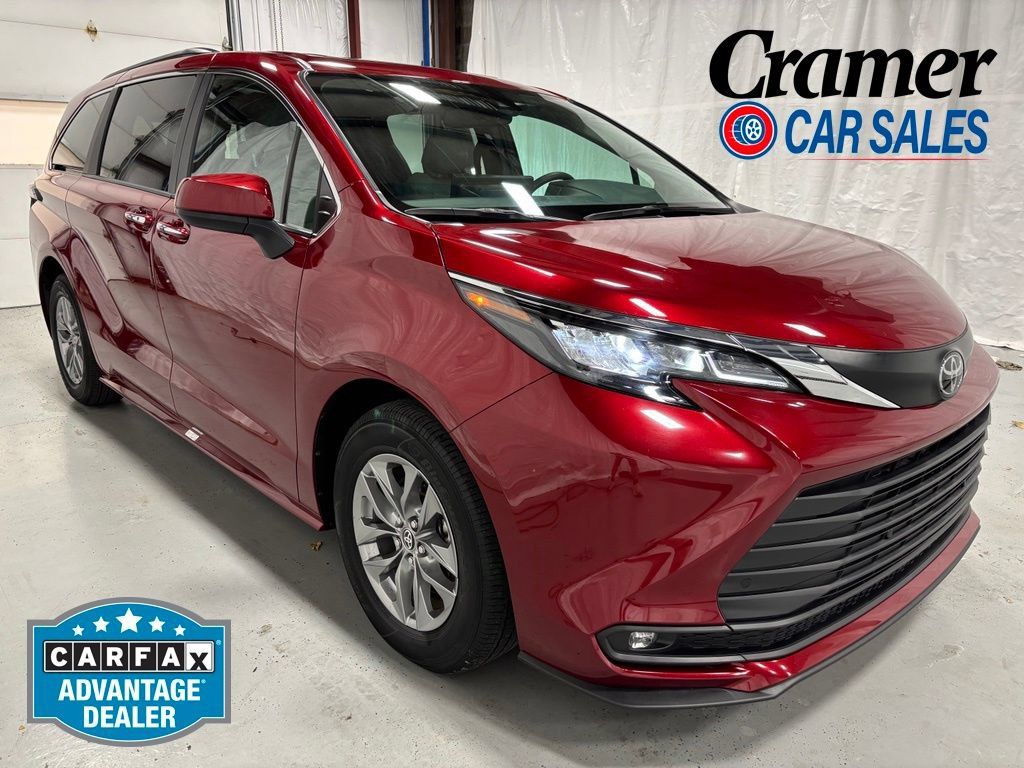 Used 2026 Toyota Sienna XLE AWD/4WD image 1