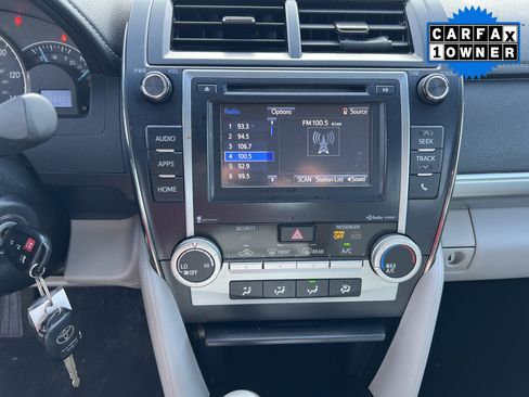 Used 2014 Toyota Camry LE FWD image 9