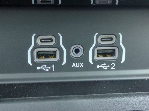 New 2026 RAM 3500 Laramie AWD/4WD image 23