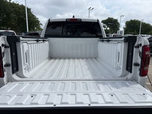 Used 2023 RAM 1500 Laramie AWD/4WD image 7