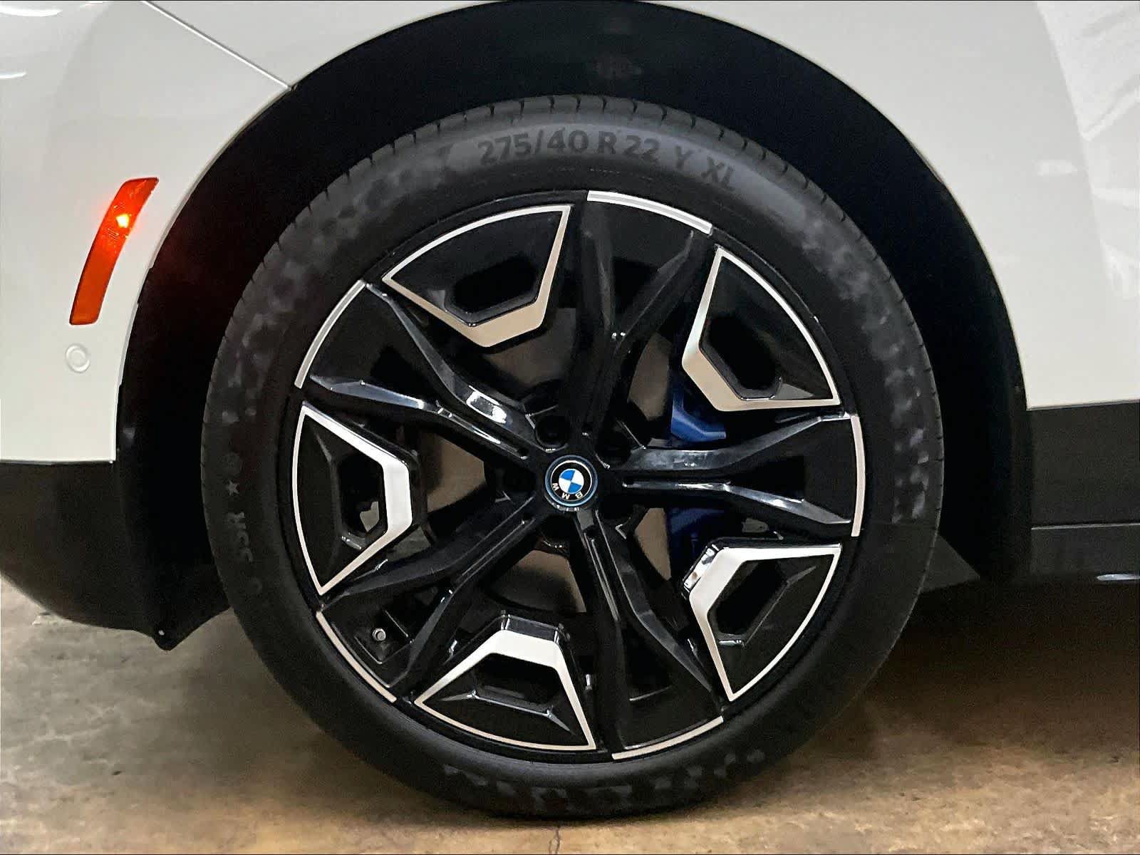 Used 2024 BMW iX xDrive50 w/ Sport Package AWD/4WD image 12