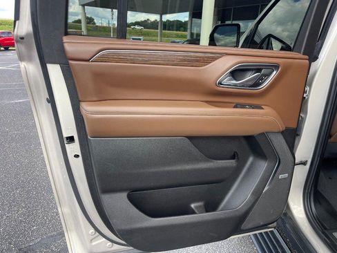 Used 2023 Chevrolet Suburban High Country AWD/4WD image 17