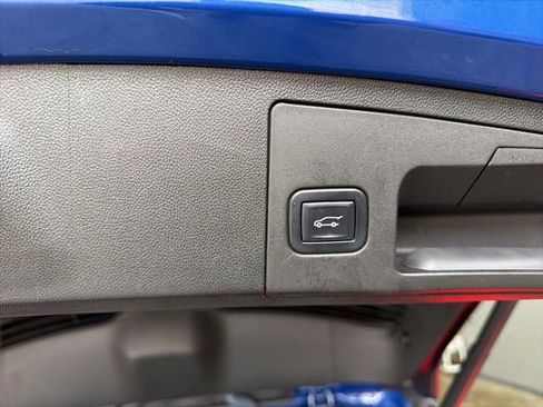 Certified 2023 Cadillac XT4 Luxury w/ Cold Weather Package image 21