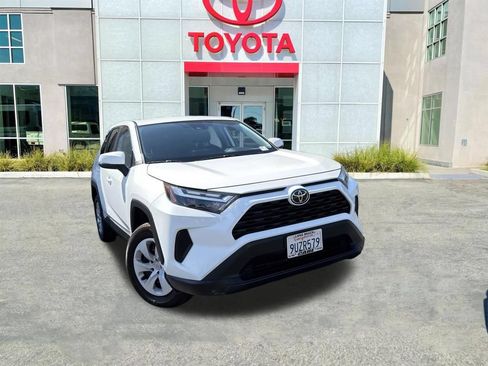 Used 2022 Toyota Prius Prime LE FWD image 2