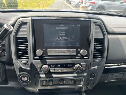 Used 2024 Nissan Titan SV w/ SV Convenience Package RWD image 18