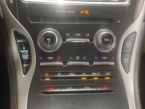Used 2019 Lincoln Nautilus Select FWD image 11