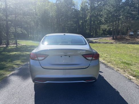 Used 2015 Chrysler 200 Limited w/ Convenience Group image 7