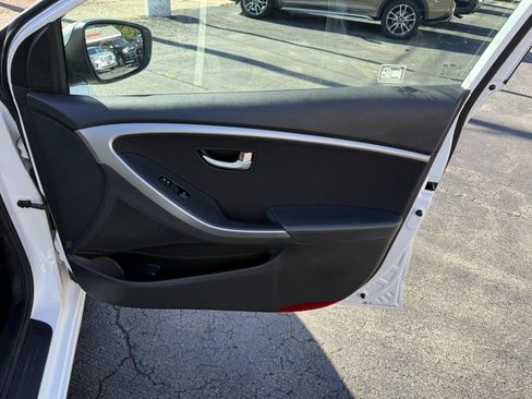 Used 2017 Hyundai Elantra GT FWD image 27