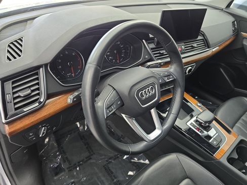 Used 2023 Audi Q5 Premium w/ Convenience Package image 16