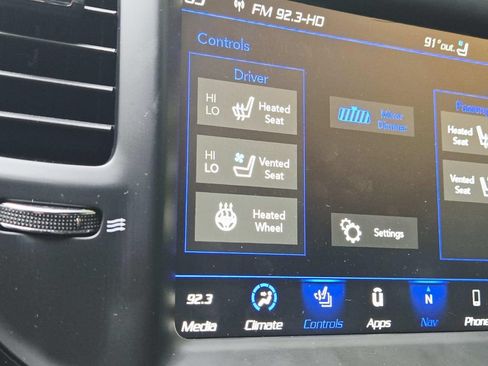 Certified 2023 Chrysler 300 C RWD image 30