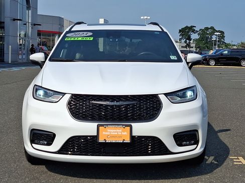 Certified 2023 Chrysler Pacifica Touring-L w/ S Appearance Package AWD/4WD image 2