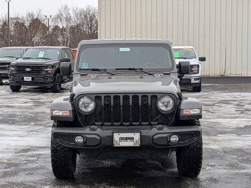 Used 2022 Jeep Gladiator Sport image 2