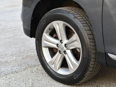 Used 2012 Toyota Highlander Limited image 24