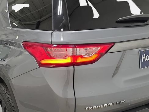 Used 2020 Chevrolet Traverse RS w/ LPO, Floor Liner Package AWD/4WD image 34