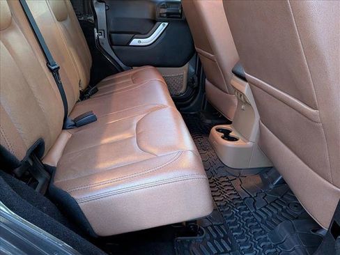 Used 2017 Jeep Wrangler Unlimited Sahara w/ Connectivity Group image 17